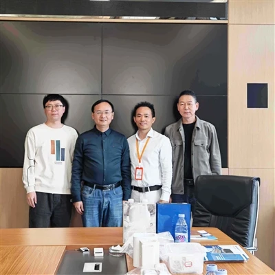 I leader della contea di Liancheng visitano Apollo Electronic Components (Xia...